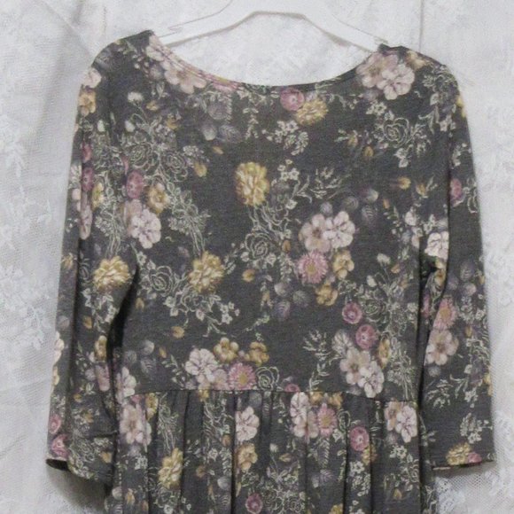 Floral Print Maxi Dress in Charcoal - Picture 8 of 10